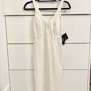 ✨✨LULU’s White form fitting dress